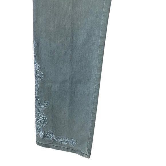 Soft Surroundings Embroidered Flare Leg Jeans Mid Rise Women’s Size 4 - Picture 3 of 8